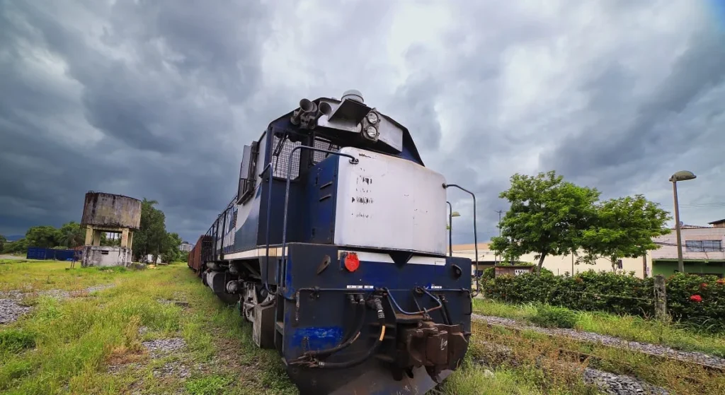 Ferrovia é utilizada para transporte de cargas (foto: Mauro Schlieck, CVJ, Divulgação)