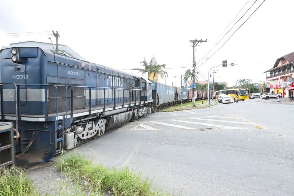 Ferrovia em Joinville é utilizada apenas por trens de carga (foto: Arquivo Pessoal)