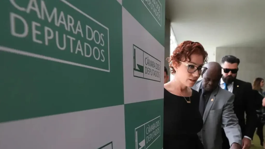 Presa na Itália desde julho, Carla Zambelli pode voltar ao Brasil para cumprir pena. (Foto: Lula Marques, EBC)
