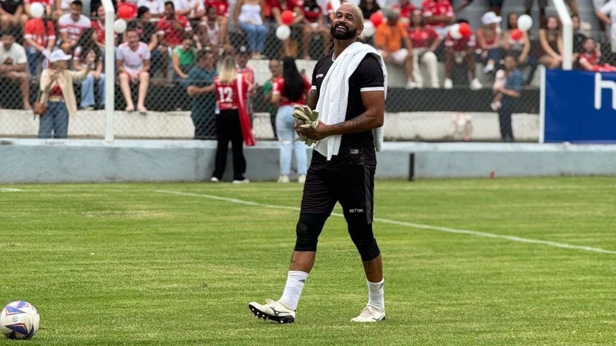 Após a eliminação, o atleta deixou a equipe de forma discreta e foi contratado pelo Menezes Esporte Clube, um time amador de Minas Gerais