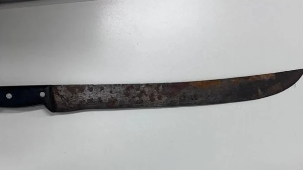Arma encontrada junto ao suspeito do crime (Foto: Polícia Militar)