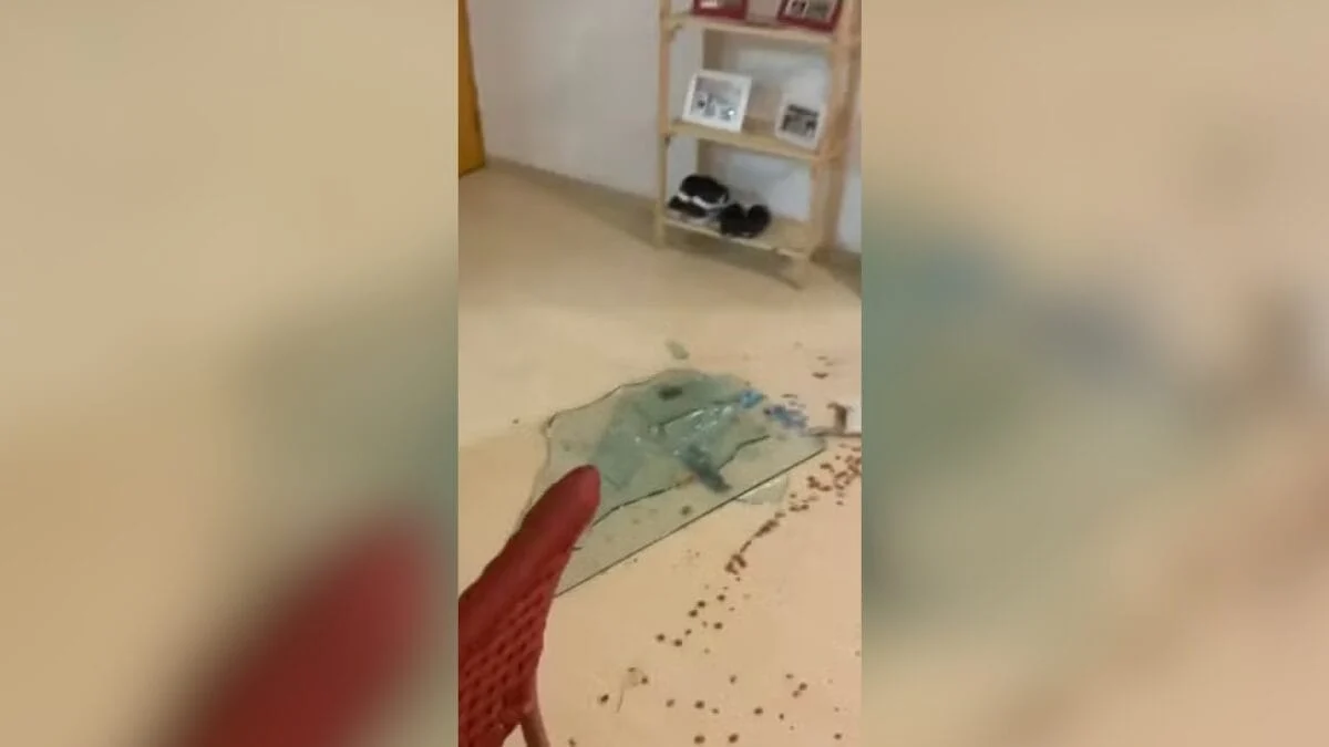Uma das vítimas mostrou como ficou a casa após Cartolouco destruir móveis no local (Foto: TV Globo, Reprodução)