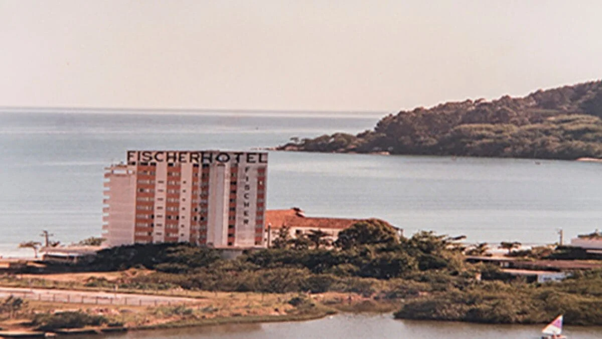 Fischer Hotel foi inaugurado em 1957 e permaneceu ativo durante décadas (Foto: Procave, Divulgação)