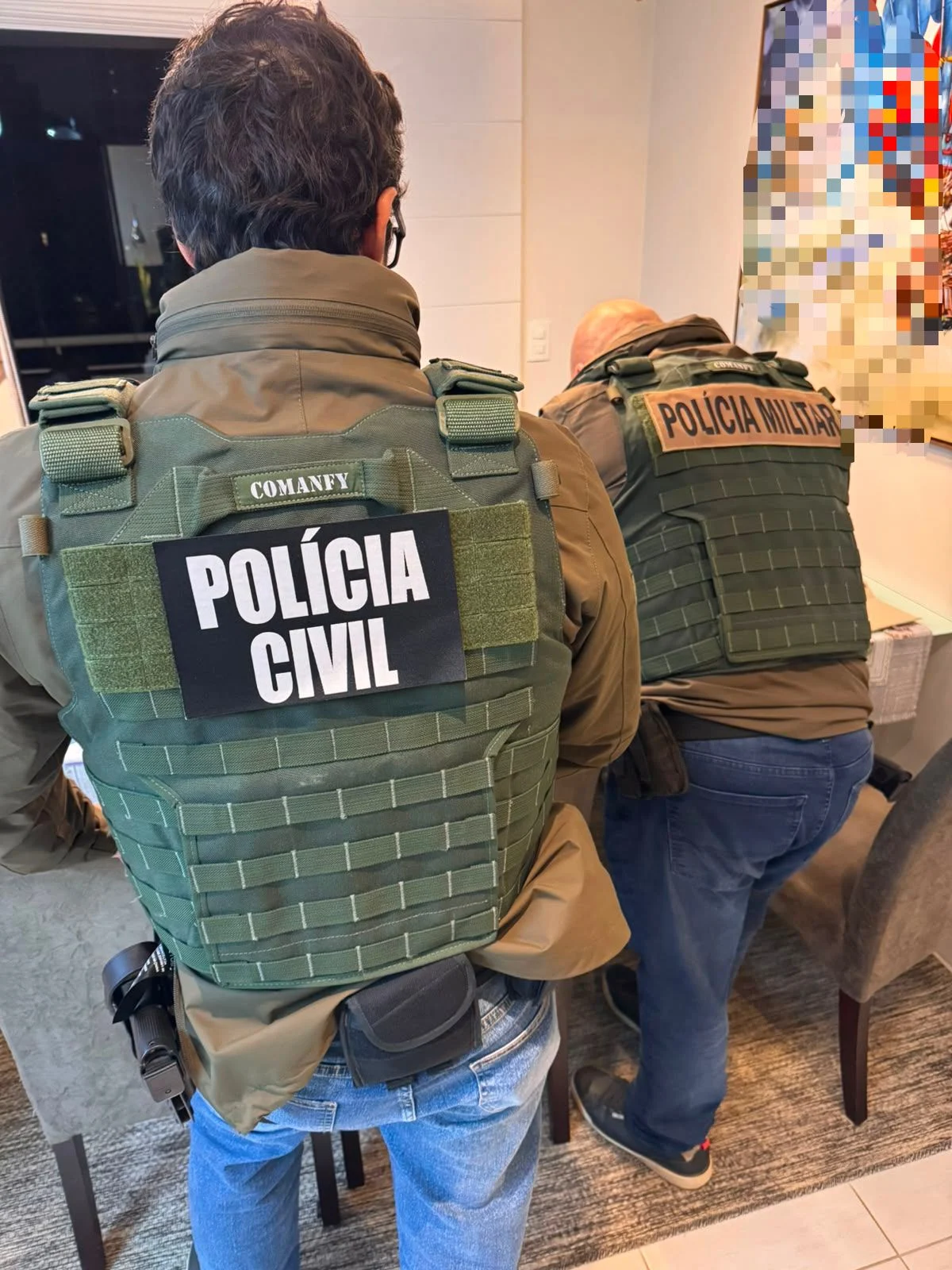Foram identificados indícios de lavagem de dinheiro por saques fracionados e operações financeiras destinadas à formação de um caixa clandestino utilizado ao pagamento de propinas (Fotos: PMSC)