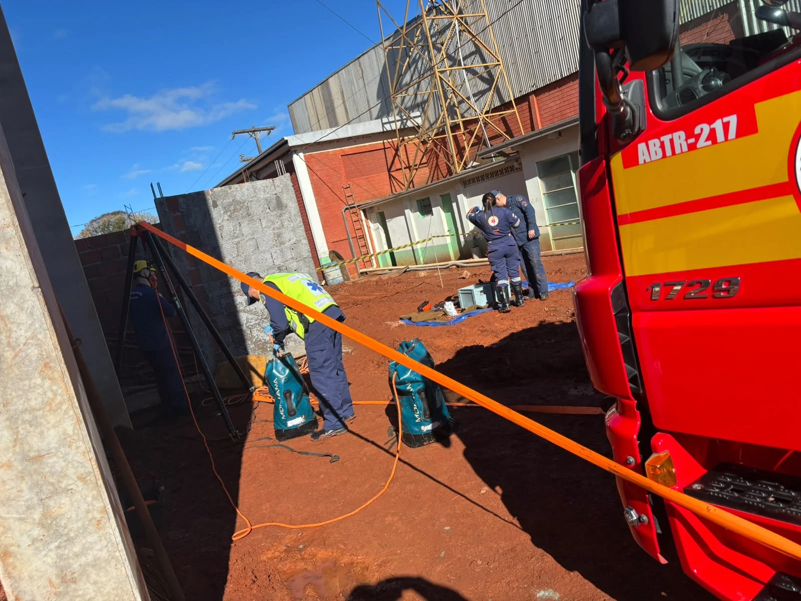 Homem morre ao cair em poço em Campos Novos (Fotos: Corpo de Bombeiros)