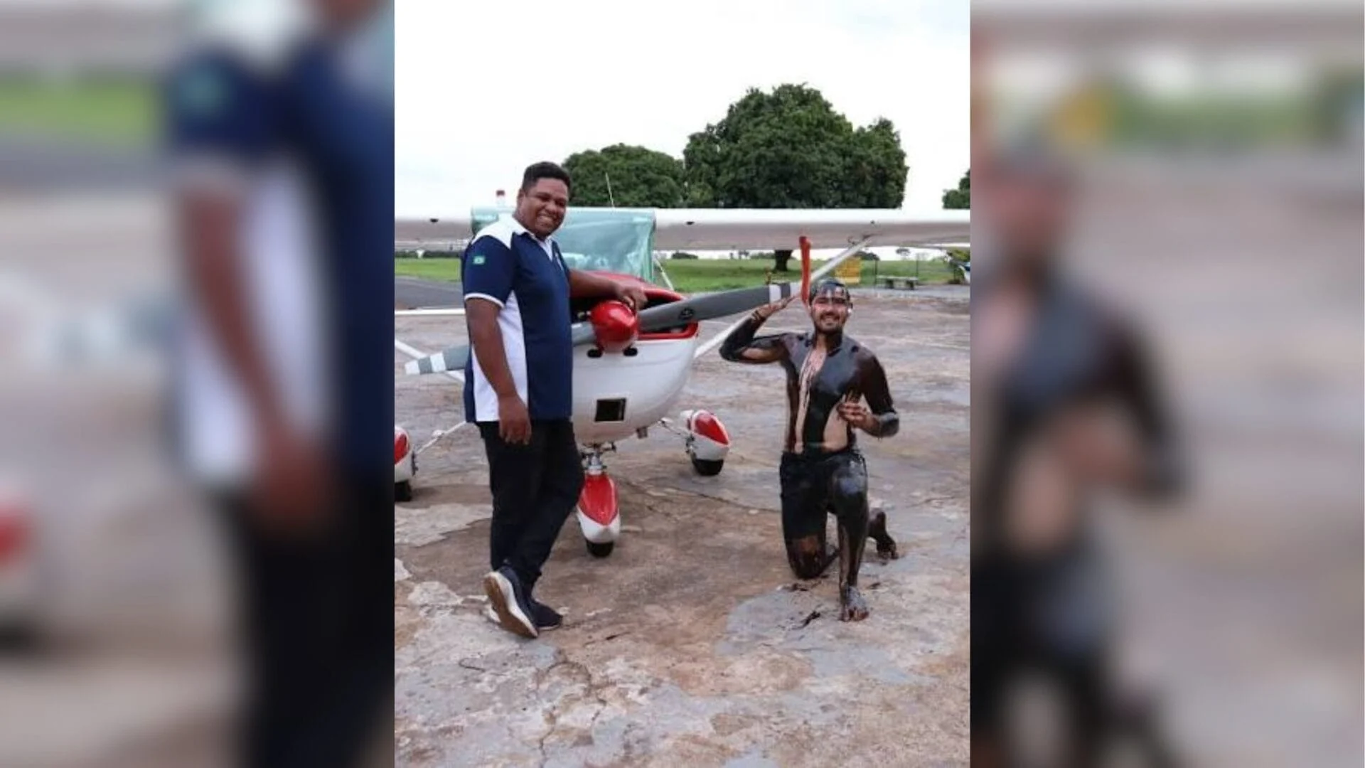 O “banho de óleo” é um rito tradicional em diversas escolas de aviação brasileiras (Foto: Redes sociais, Reprodução)