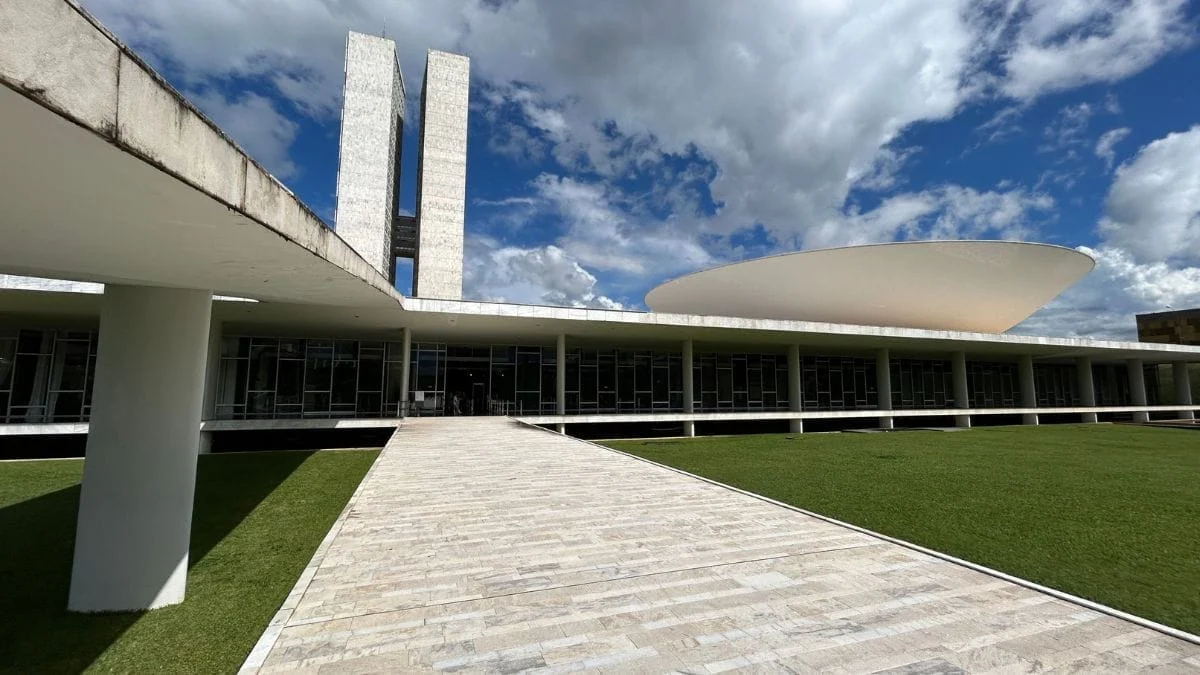 O projeto encerrou sua jornada pelas comissões do Senado e aguarda os próximos passos burocráticos na Câmara dos Deputados
