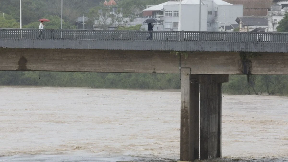 Chuva pode provocar alagamentos e deslizamentos (Foto: Patrick Rodrigues, NSC)