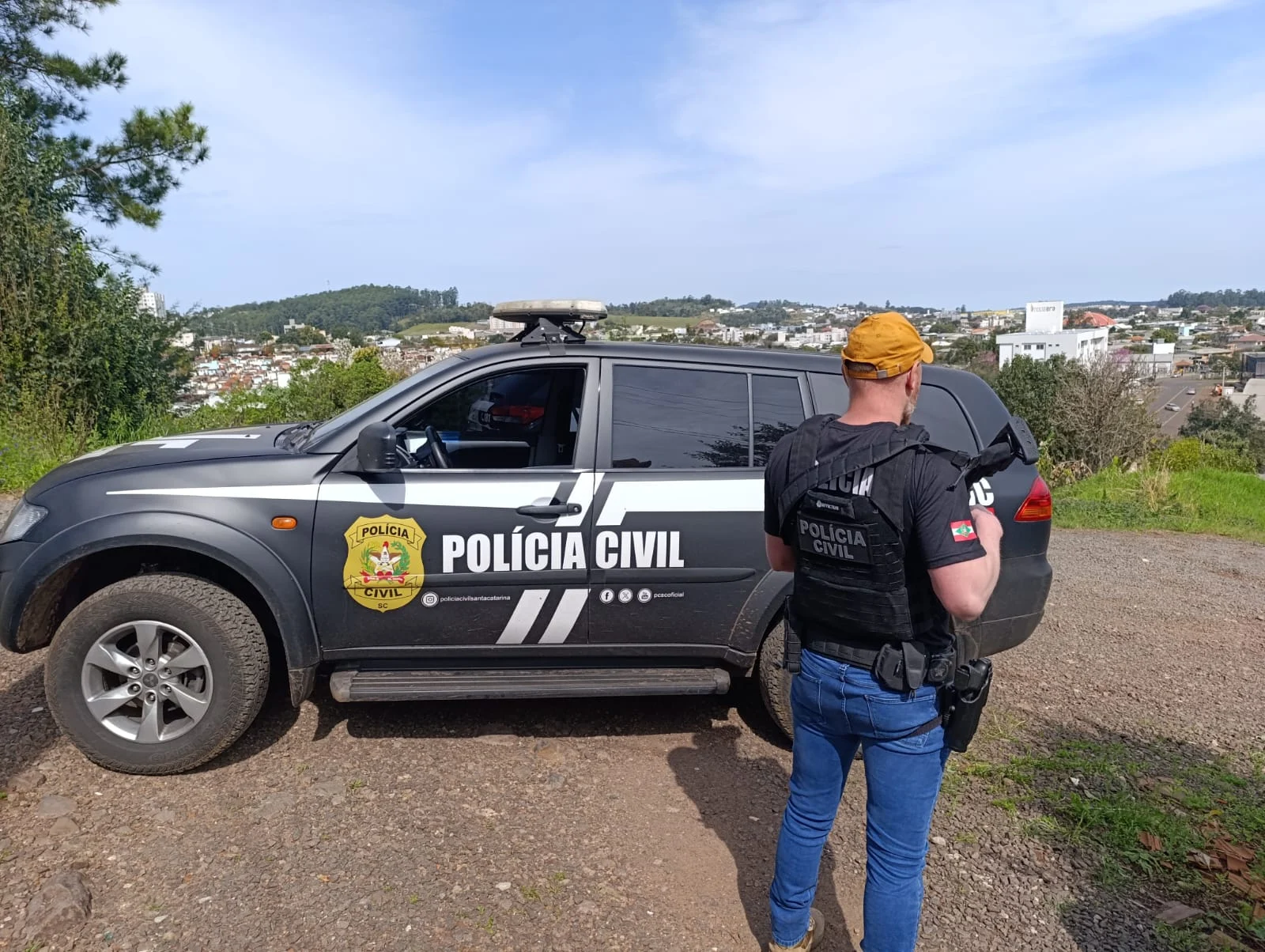 Policiais prenderam outros três homens nesta segunda-feira (Foto: Polícia Civil)