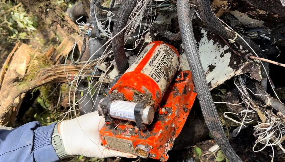 Imagens do gravador Cockpit Voice Recorder (CVR) recuperado do helicóptero que caiu em Urubici, com o cantor Rick e mais 4 — Foto: Força Aérea Brasileira (FAB)